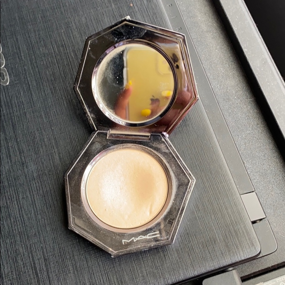 MAC pressed powder